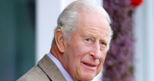 MirrorRoyal's tweet photo. Royal expert blasts King's slimmed-down monarchy as 'costs have gone up' https://t.co/bk4723ZwD5 https://t.co/lbjFFGhh06
