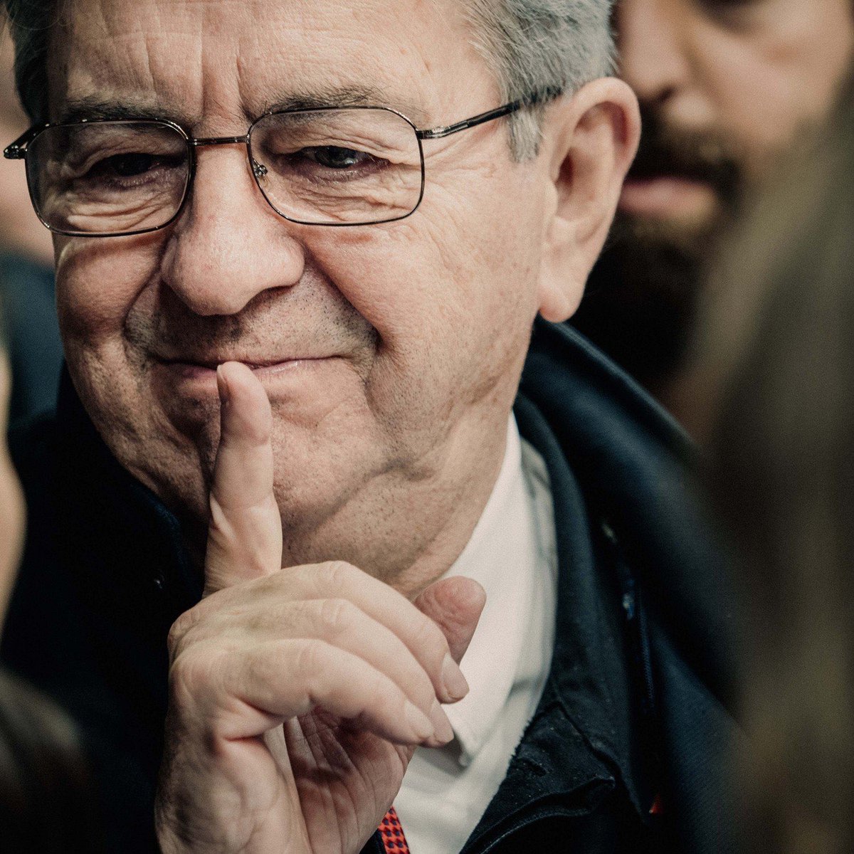 de_chardin's tweet photo. Un Chef D’état c’est ça

Sur X, Jean-Luc #Mélenchon appelle à « rétablir l’autorité de l’État sur ses agents », au « respect strict du code de déontologie de la police » et de l’obligation d’afficher le numéro RIO. Il demande de privilégier « la médiation plutôt que la #répression » et de « dialoguer partout, tout le temps », rappelant : « Ce sont des enfants, nos enfants ! »

#MelenchonPresident 🇫🇷