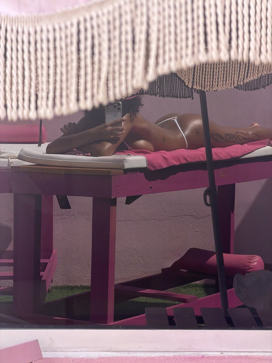 Librana_x's tweet photo. Tanning day and golden skin https://t.co/RZfXBKm0J8