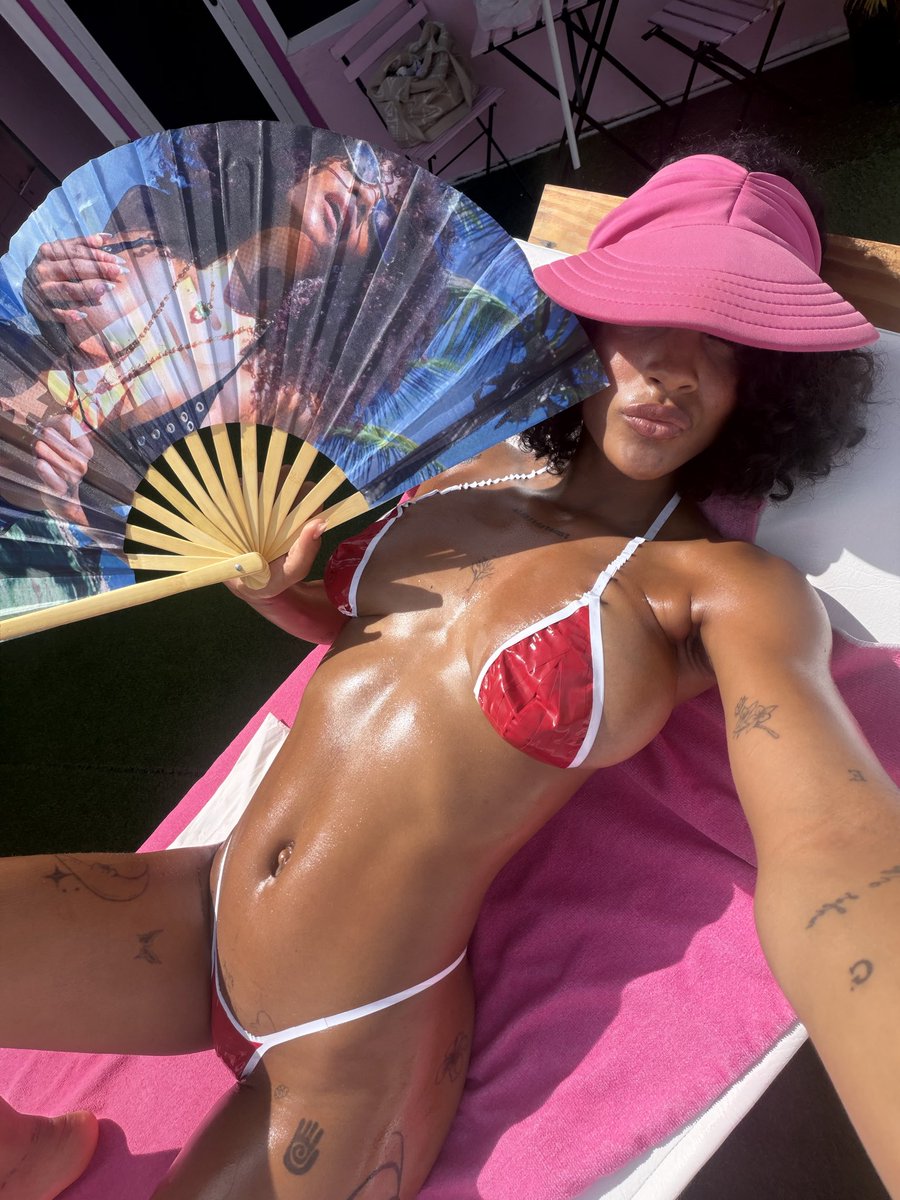 Librana_x's tweet photo. Tanning day and golden skin https://t.co/RZfXBKm0J8