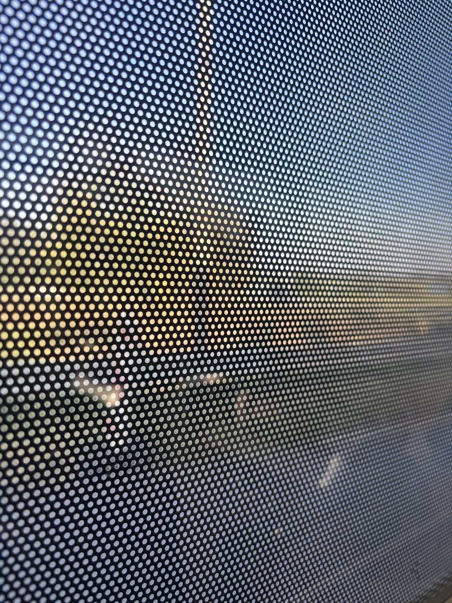dzemikusia's tweet photo. Kto takie gówna wymyślił w autobusach to dosłownie psuje moje daily maladaptive daydreaming hour w autobusie gapiąc się tajemniczo przez okno https://t.co/Xepy5nYK26