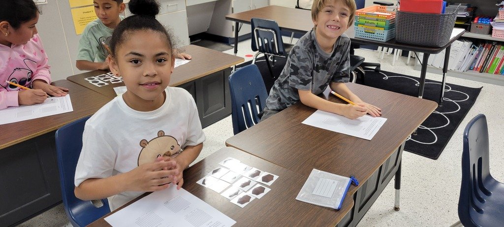 lyonsupperelem's tweet photo. 🍫 In 3rd grade math, students are learning how arrays can help find a product. Students designed their own Chocolate Boxes by arranging 12 chocolates into different arrays. This hands-on activity helped students build and visualize their understanding of arrays! ✏️🍫 https://t.co/e1hNRhbRJc