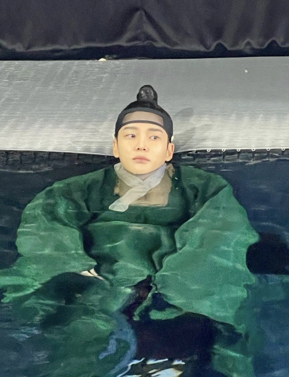 dolgolaeui's tweet photo. Rowoon #kimseokwoo #Rowoon #roming #extraordinaryyou #tomorrow #destinedwithyou #shewouldneverknow #themurkystream #TheKingsAffection #SF9 #로운 #김로운 #에스에프나인 #김석우 #ロウン You can also follow Rowoon’s IG account - ewsbdi (look for blue check mark) https://t.co/jeM4ucajLH
