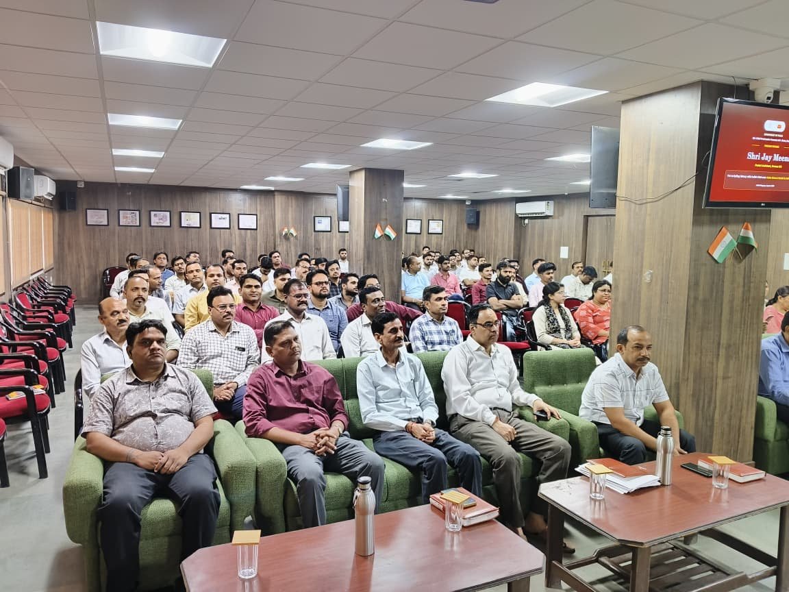 CPMGMP's tweet photo. 🇮🇳 डाक विभाग, म.प्र. परिमंडल के लिए ऐतिहासिक क्षण!

 परिमंडल कार्यालय, भोपाल में एशियाई खेल 2026 (जापान) के कांस्य पदक विजेता श्री जय मीणा (डाक सहायक, देवास HO) का भव्य अभिनंदन समारोह आयोजित किया गया ।  

#IndiaPost #MPCircle #JayMeena #AsianGames2026  #SportsAuthorityOfIndia https://t.co/HPRT0xuQ7O