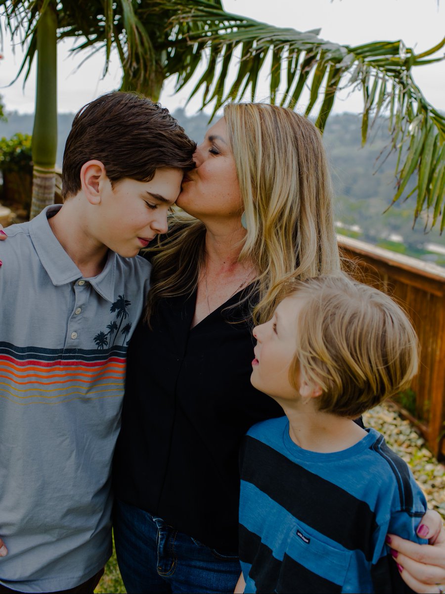 UCSDHealth's tweet photo. Nine years cancer-free. 💗 

After an aggressive #BreastCancer diagnosis at 39, Michelle underwent chemotherapy, surgery, radiation and two clinical trials. Today, she's celebrating 9 years in remission and the hope made possible by advancing #CancerCare. https://t.co/zYHjnweIVy https://t.co/tCDvvp1Sty
