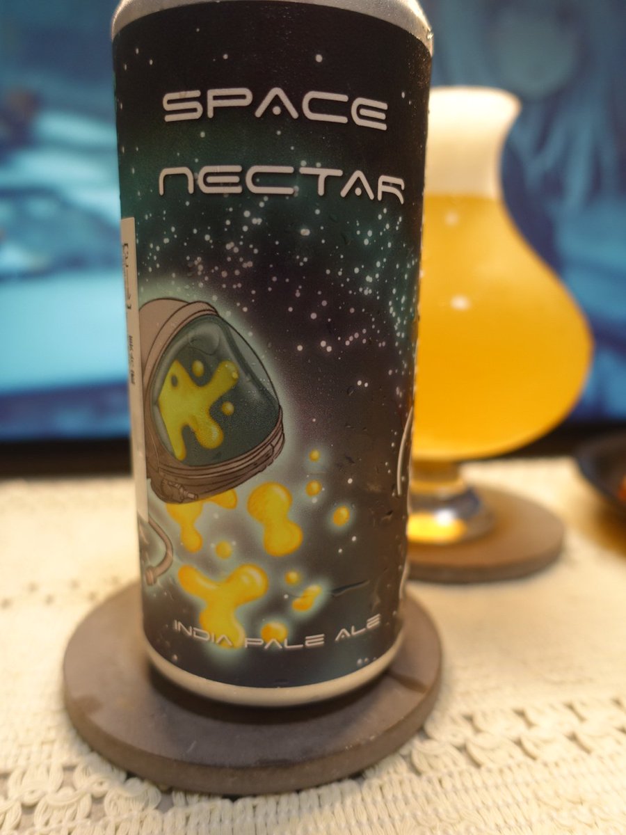 kawaiso_su's tweet photo. Space Nectar / Moonraker

怠惰な一日でした。お疲れ様です。桃アプリコットダンクなヘイジーIPAで乾杯🍻 うっすらとした果実感。ぼんやりとした甘み。温度上昇で苦み。7.0%ABV, IBU50。クリアというより全体的に薄い印象。保存状態がよくなかったかも？ お供はねぎま(タレ)
#晩酌 #クラフトビール https://t.co/opw9kAuK6l