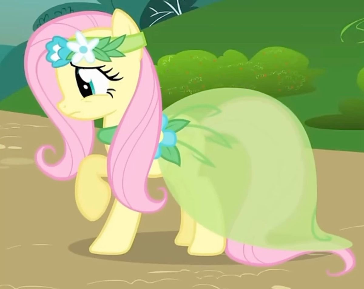 bearberryvee's tweet photo. this outfit reminds me of tinkerbell in the best way https://t.co/w6uUtvwQWM