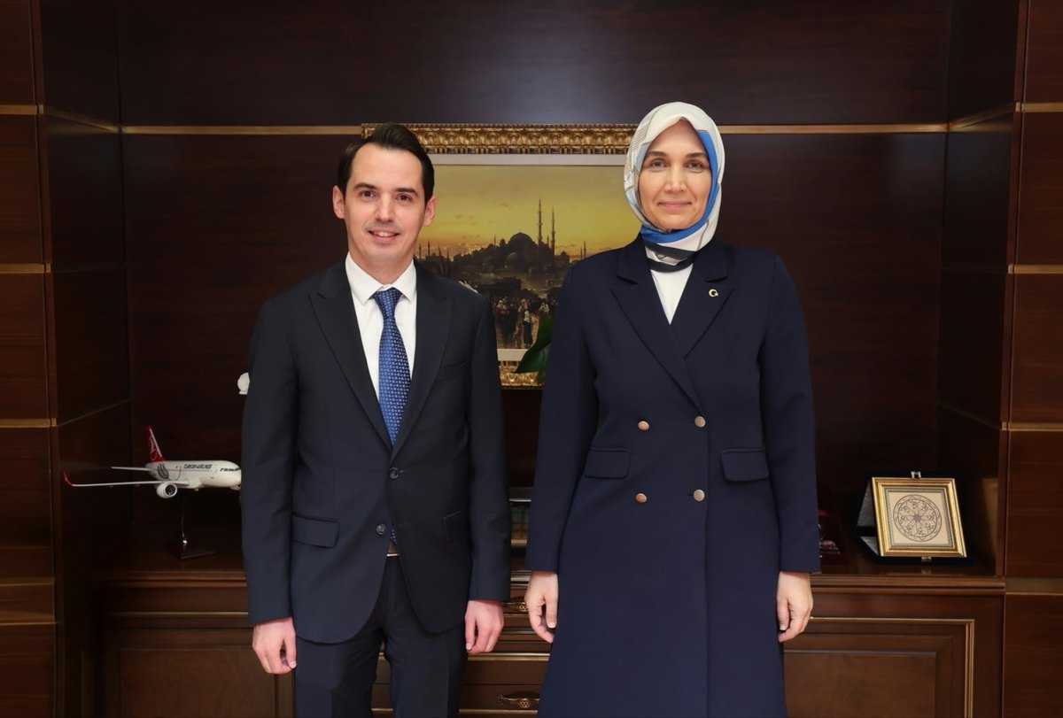 kubrayigitbasi's tweet photo. Afyonkarahisar Valiliğimiz döneminde Dazkırı Kaymakamı olarak görev yaptığımız, mesai arkadaşımız Manisa Gördes Kaymakamı Sayın Sercan Sakarya ile Bakanlığımızda bir araya geldik.

Ziyareti dolayısıyla kendisine teşekkür ediyor, görevinde başarılar diliyorum. 🇹🇷 https://t.co/FdPPjaS57x