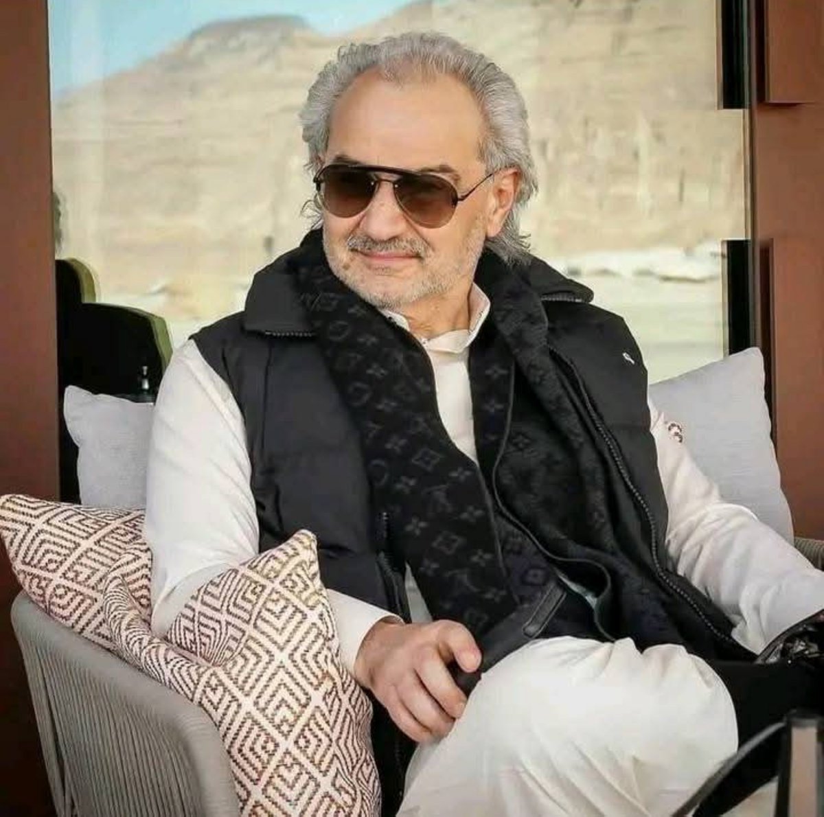 KhaledbinW64404's tweet photo. هل في مره تمنيت
 يكون عندك مليون ريال سعودي؟ 
 1 -  نعم 
 2 -  لا https://t.co/xYSaTHJ2gg