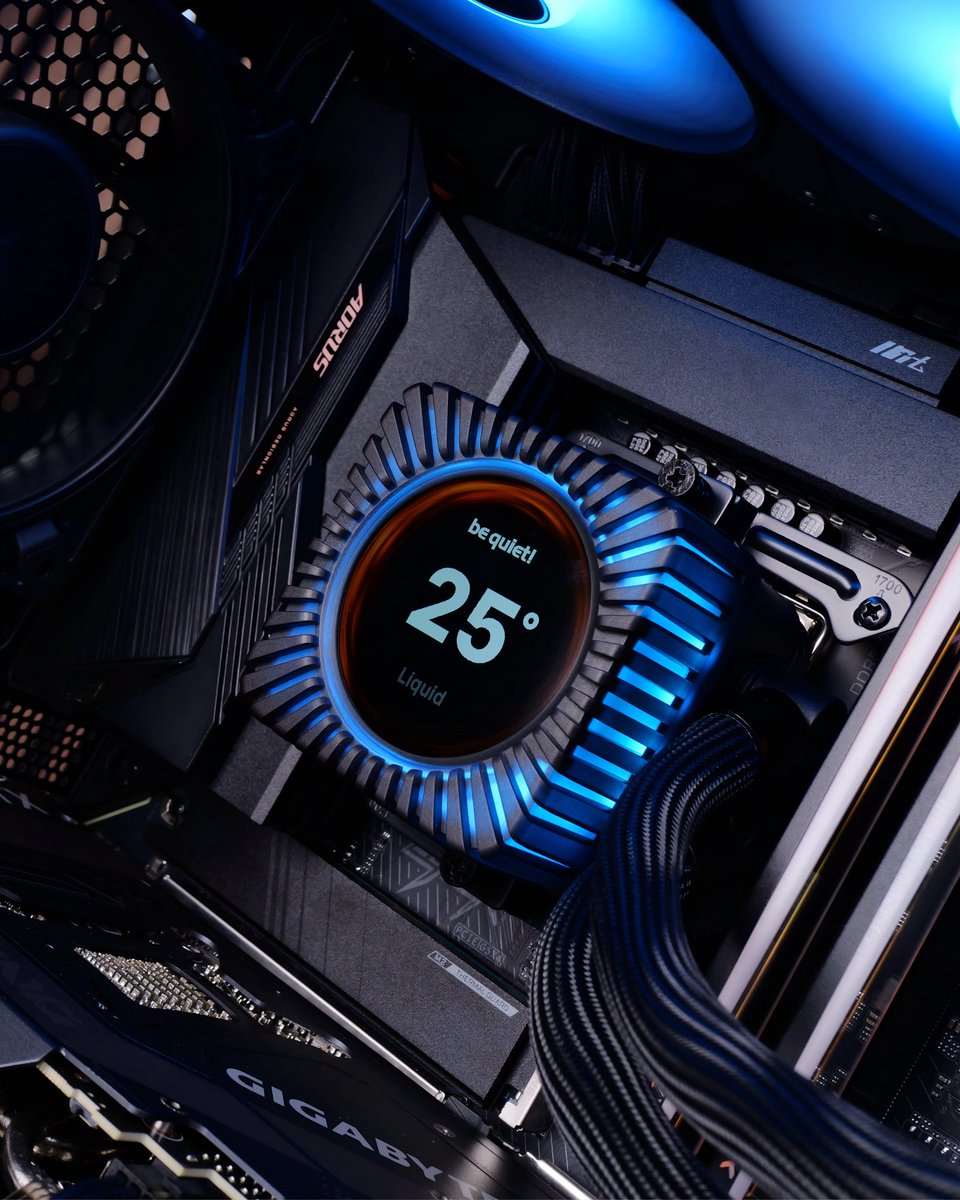 battlerigs's tweet photo. Check out my latest build in the stunning @bequietofficial LIGHT BASE 600.

This is the black version of my personal gamingrig at home too! So you know it’s a beauty 🦾

Inside we went stealthy with the case fans in order for the hardware to shine brightly. That brand new LIGHT LOOP IO LCD looks absolutely stunning in there! Swipe to the second photo for a super hi-res closeup of that pump housing. 

And check out that awesome RTX5070 Gaming OC from @GIGABYTEUSA bringing those smooth frames and stunning ray-traced reflections. 

Do you love our lighting choice? Would have this one sat proudly on your desk⁉️

Let us know in the comments below and as ever if you’re new around here give us a cheeky follow for more PC and Tech related content! 

#pcbuilds #pcmr #gamingrigs #gamingpcs #bequiet