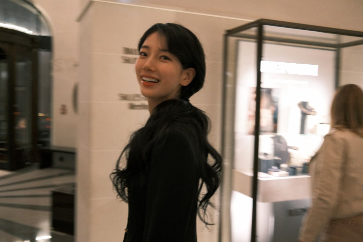 seori_ri_ri's tweet photo. ㅁㅊ 수지 인스타 여친짤 파티다 https://t.co/1U4gCuAiQe