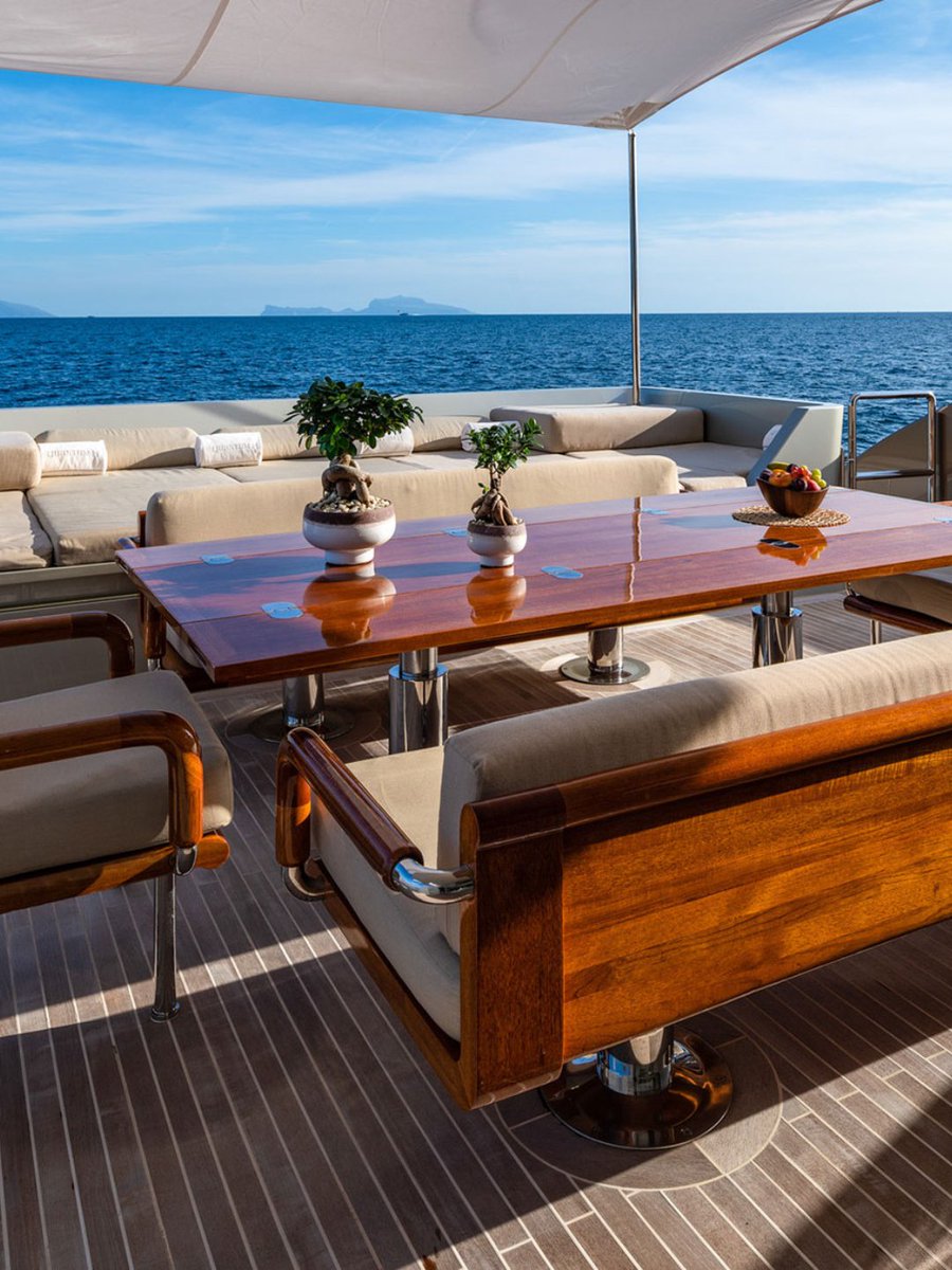 OCyachts's tweet photo. Not every 40m features a cappuccino-coloured hull.

QHT's undulating superstructure gives this tri-deck a distinctive presence in any marina. A major refit has kept her ready for a new Owner, and interiors by Loro Piana make the most of natural light, with a skylight in the main deck salon and an intimate sky lounge.

Asking price is EUR 5,950,000.
🔗 https://t.co/xh8Y8Ou4rG