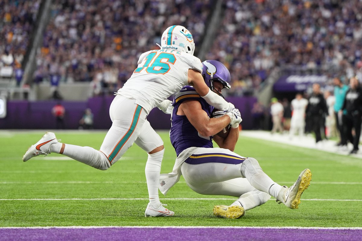 FanaticsSports's tweet photo. TJ Hockenson made the right choice 👏  

But, there’s no denying this was a bad beat for Anytime TD or MIN Spread bettors ...

Hock put his team first, so we're putting YOU first, refunding Anytime TD and MIN spread bettors with FanCash! A true win-win 🤝 https://t.co/oEqAtuky7R