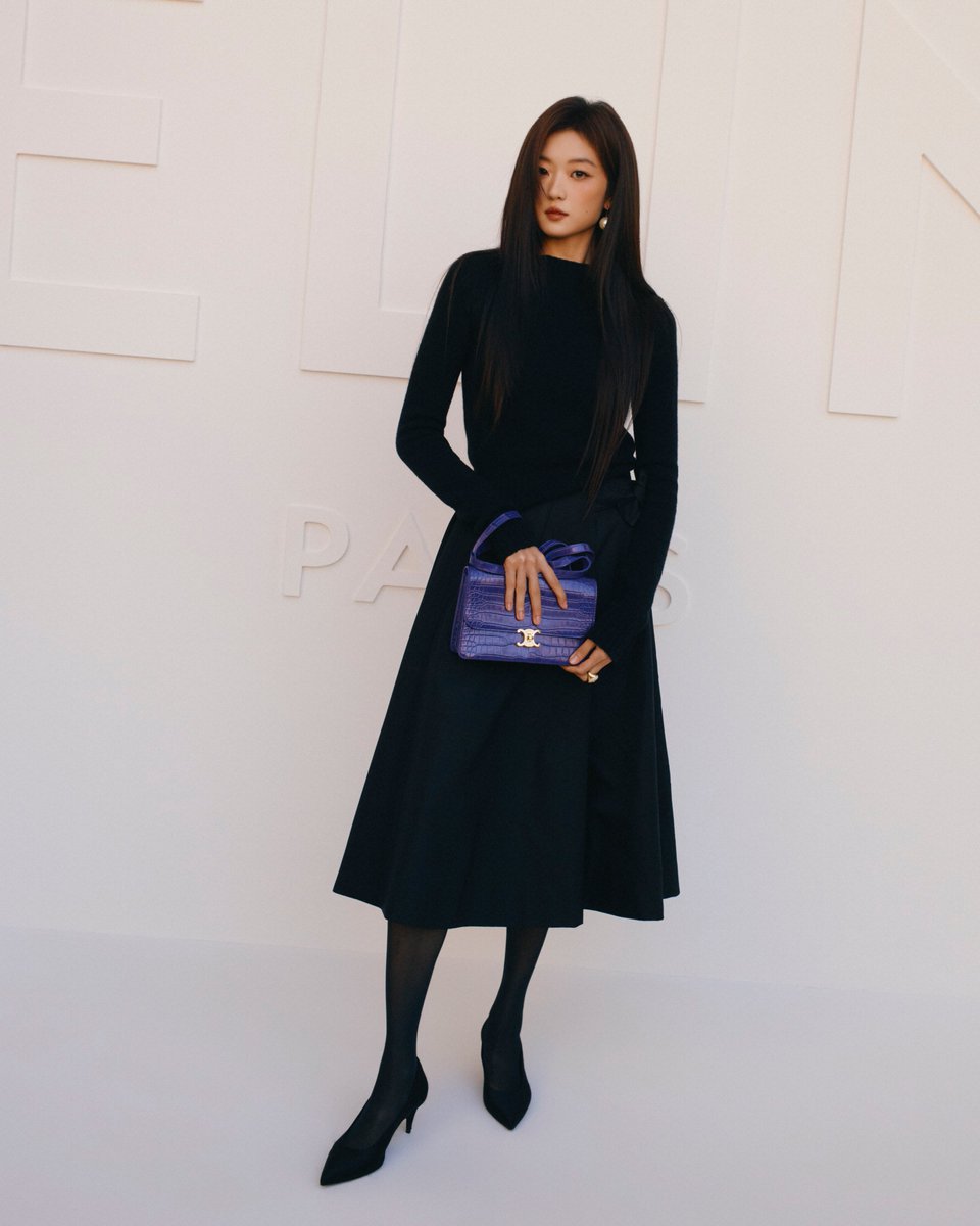 celineofficial's tweet photo. Qian Sun attending the Été 2027 show
#Celine
#CelineEte2027
#MichaelRider https://t.co/wKMpfDqOPa