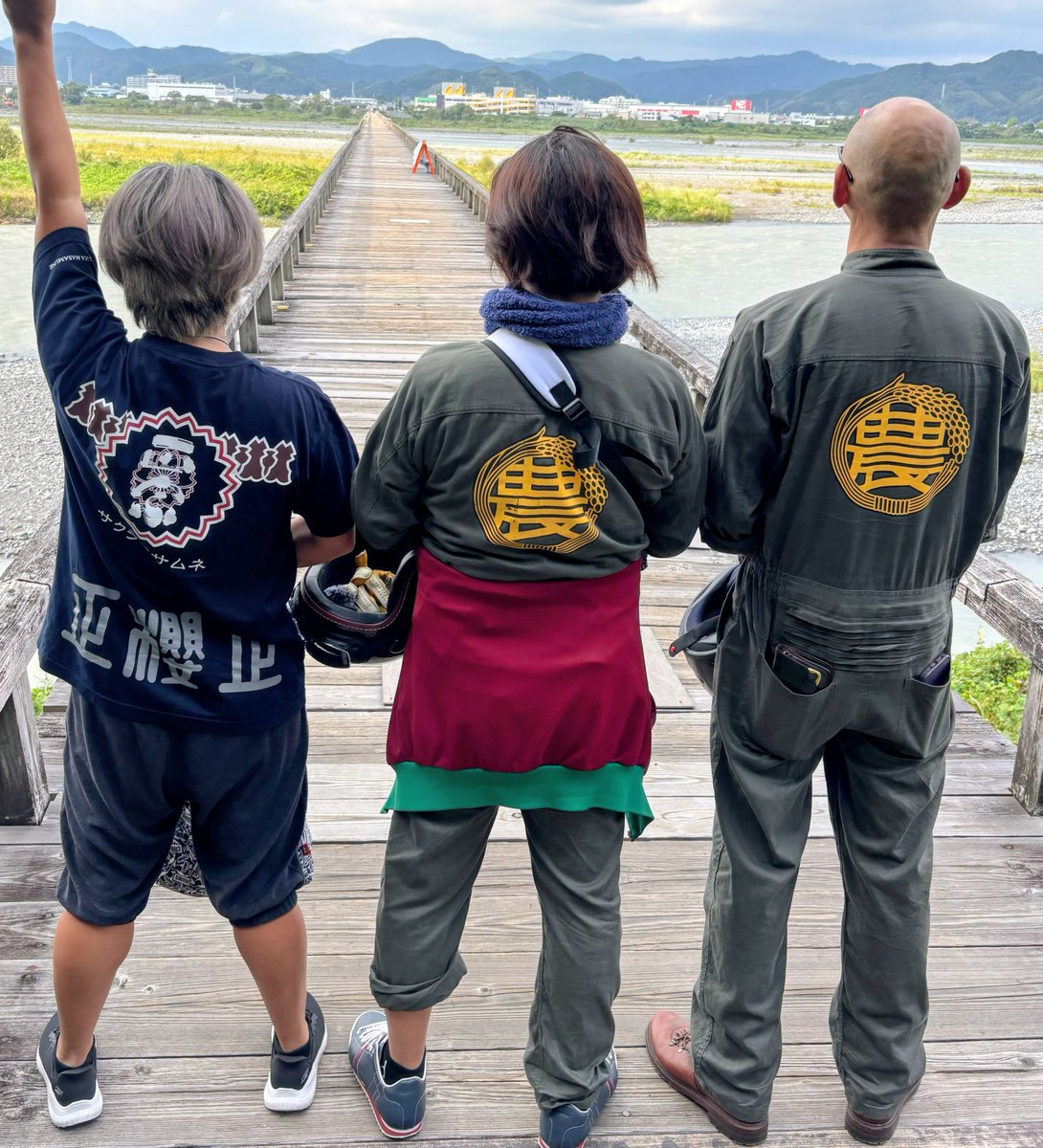 isk_ms's tweet photo. 取材からの帰路、ホテル最終日。
今回の旅は初代編集者M下さん、現編集者ゆきちゃんがいないと「こんな話が描きたいな」と妄想するだけで消えるものでした。これで３巻が描けます本当にありがとうございましたこれからもこんな私ですがよろしくね！
追加取材を3月にしますその時も良かったら( .ˬ.)" https://t.co/BtsA9i2loV