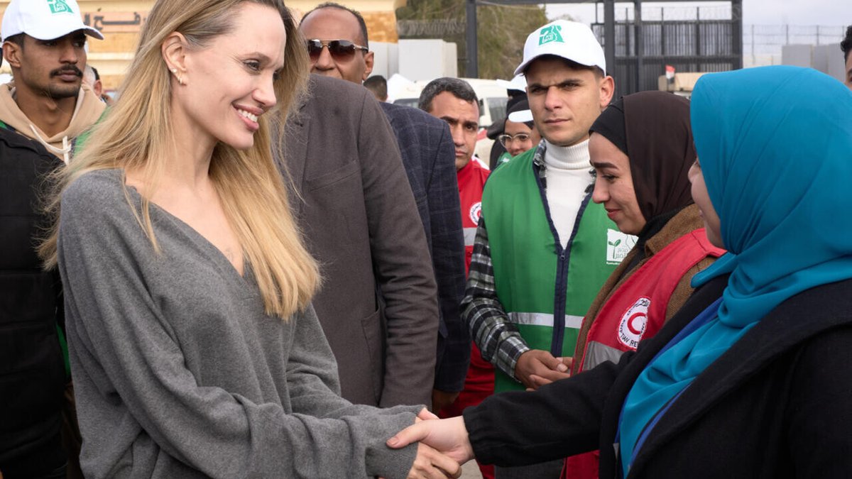MC_Doualiya's tweet photo. أنجلينا جولي تدعو العالم لمشاهدة الدمار في غزة..مليونا إعجاب للمنشور خلال أقل من 24 ساعة
➡️ https://t.co/fLDBfJths4 https://t.co/nL4TnlXX7x