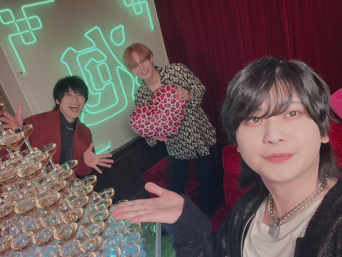 Hayato_Dojima's tweet photo. ふみやおめでとう。
あったかい配信でした。
じんわり。
鼻声は失礼しました。
ずびり。

29歳のふみやに幸あれ🫀 https://t.co/lbPIPxxdB4