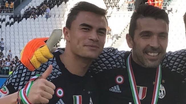 SerieA_Lawas's tweet photo. Mentalitas Buffon menular ke Emil AUDERO Mulyadi! 

Terima kasih Kang Emil. https://t.co/6XNCECDgsl