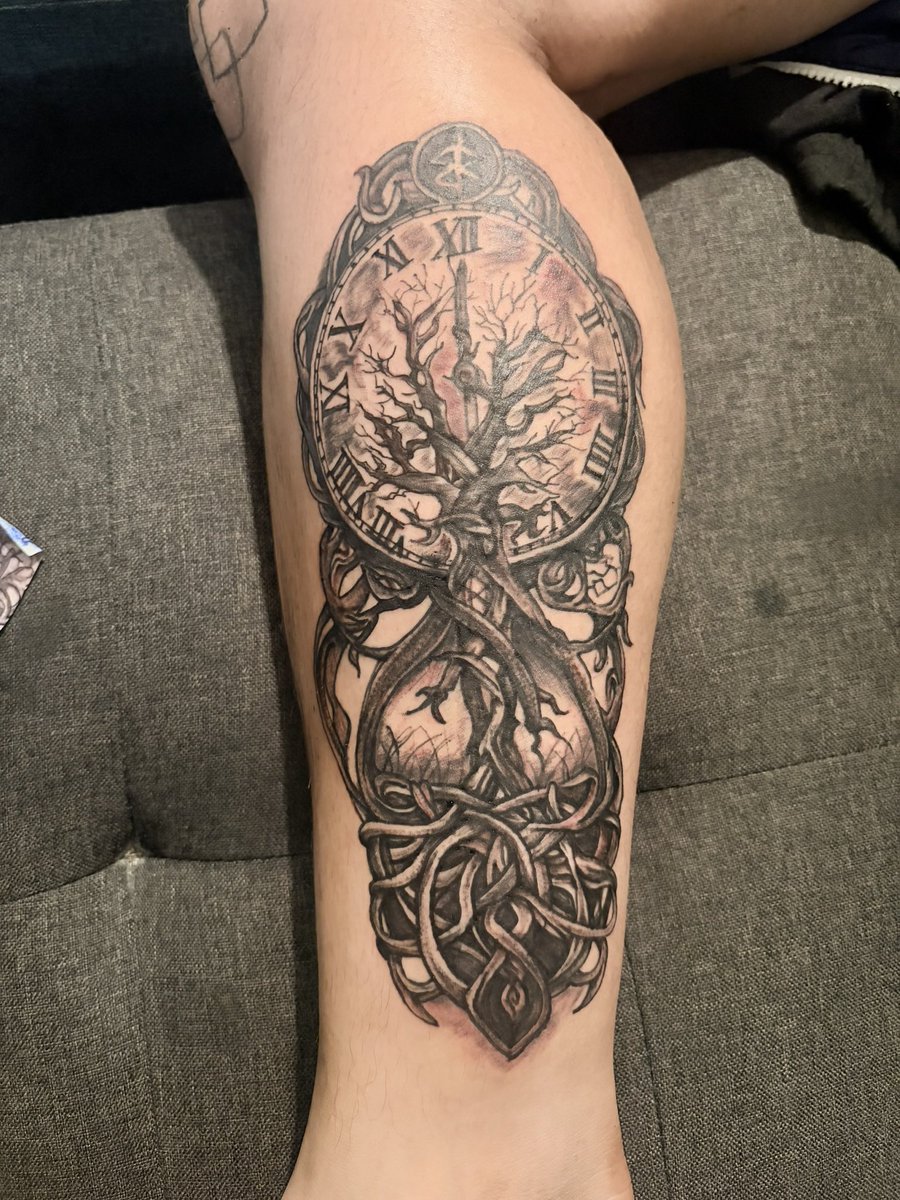 iBeezNda_Trap's tweet photo. Who Need A Tattoo Artist 🤔🤷🏾‍♂️ https://t.co/ANi5FCFwp1