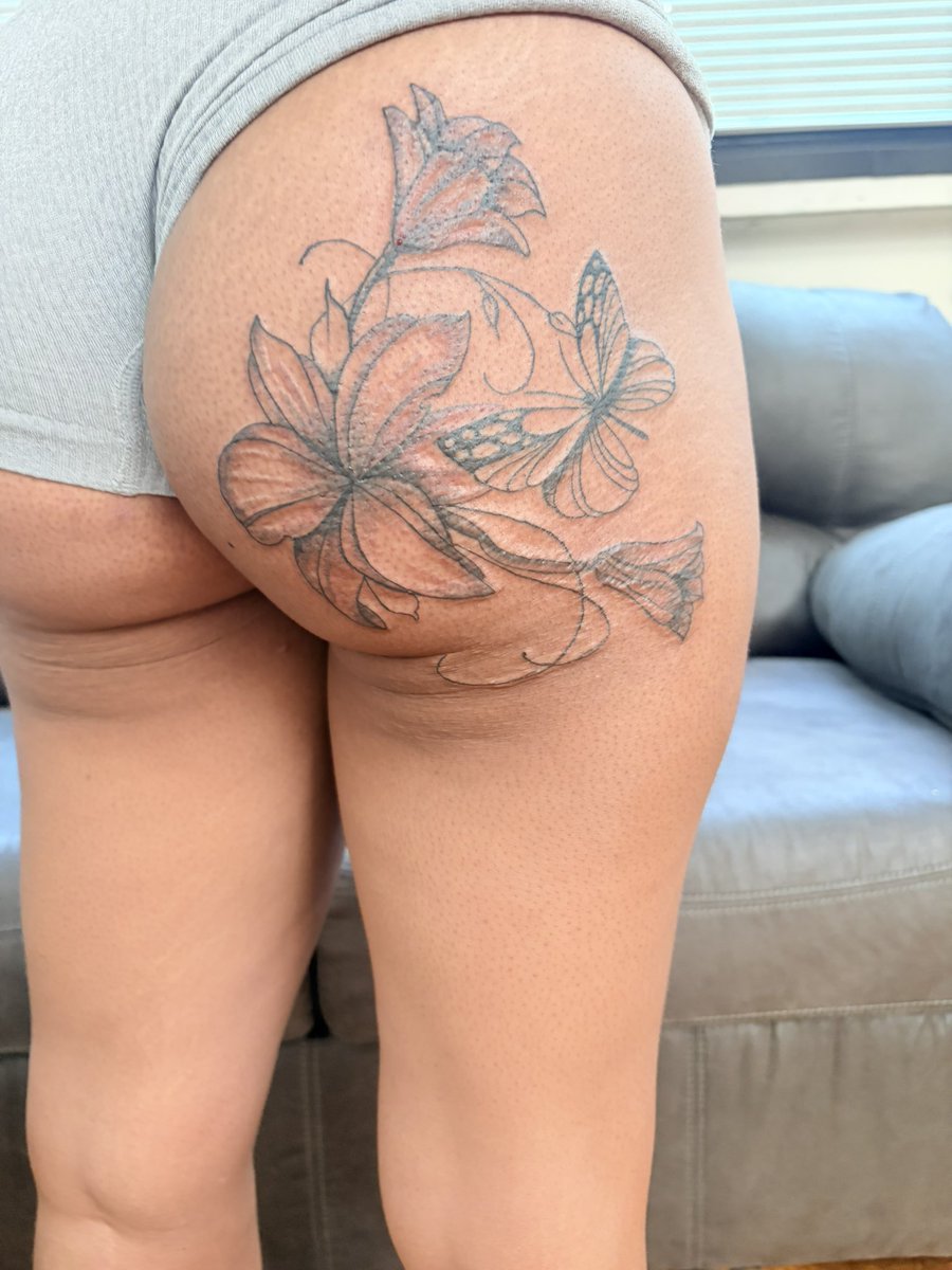 iBeezNda_Trap's tweet photo. Who Need A Tattoo Artist 🤔🤷🏾‍♂️ https://t.co/ANi5FCFwp1