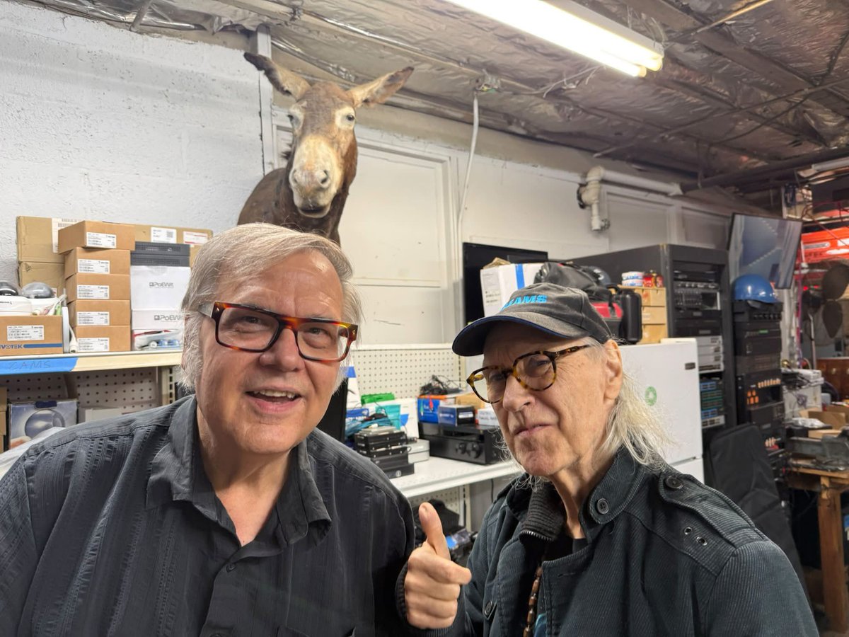 SmithereensHQ's tweet photo. The @SmithereensHQ own Dennis Diken will be performing w/ @davedavieskinks of @TheKinks in Dave Davies: Kinks Songs and Stories at @citywineryhv Hudson Valley in Montgomery, NY, on 10/6 &amp; @CityWineryBOS Boston on 10/13.
INFO: https://t.co/7JKlI2edcj
#davedavies #thekinks https://t.co/qsgtiuoDru