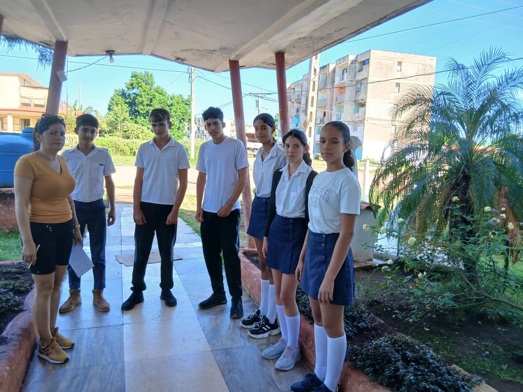 Michaelsaez0597's tweet photo. La UJC acompaña al Centro Mixto José María Duarte, durante sus elecciones pioneriles, momento en que queda estructurado su colectivo pioneril. 🇨🇺❤️

La jornada también incluyó actividades de impacto social en huertos y organopónicos, 

#UJC  #VillaClaraConTodos https://t.co/AargiJYnoP