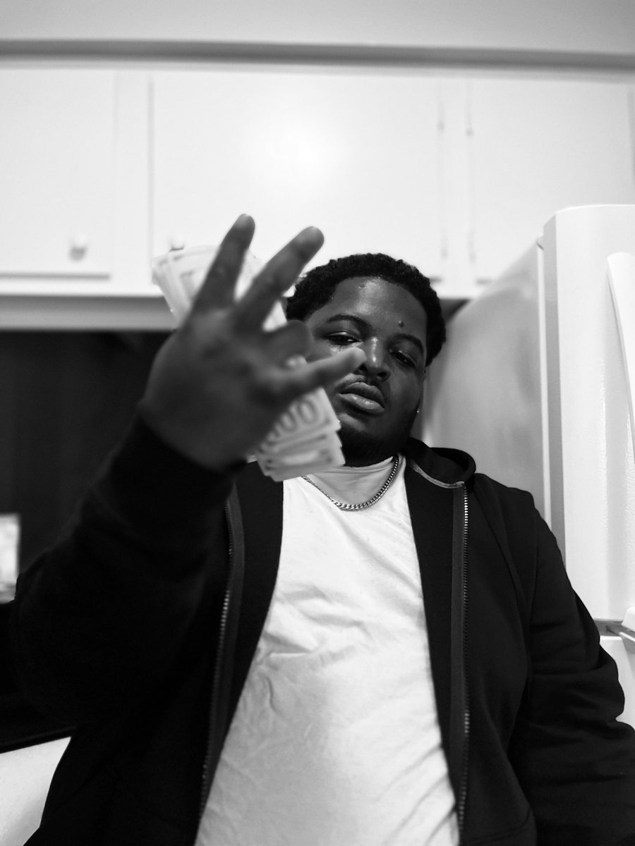1LuhhRico's tweet photo. On the Paper Route Goin For the Touchdown https://t.co/3ZovNroMGr