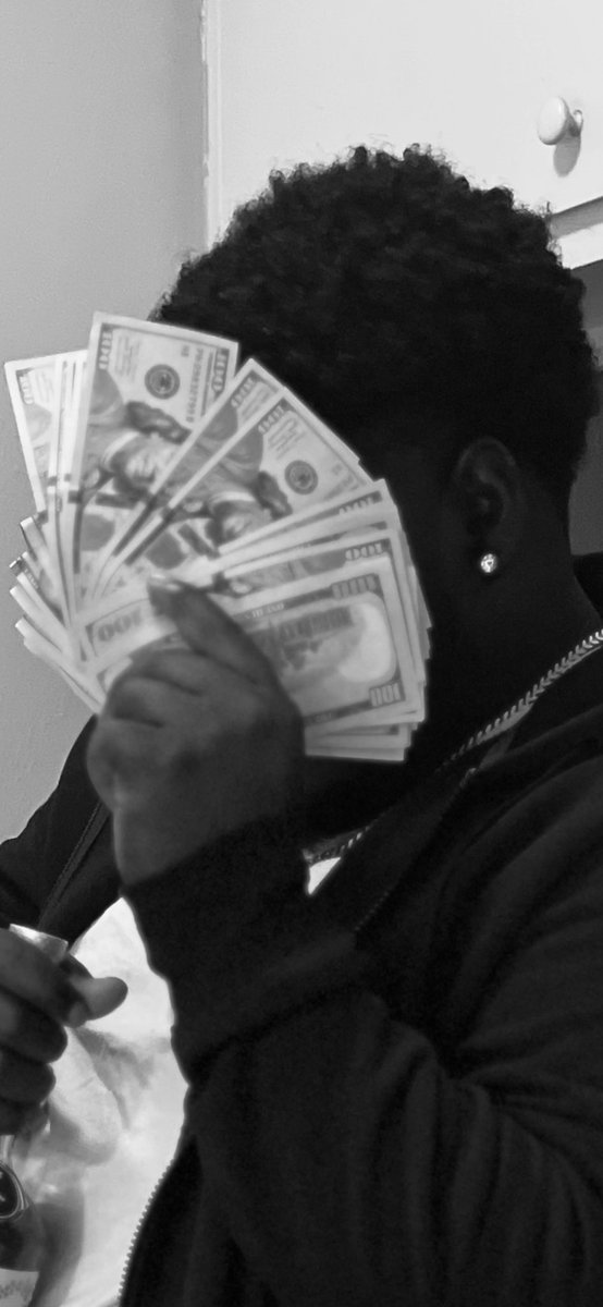 1LuhhRico's tweet photo. On the Paper Route Goin For the Touchdown https://t.co/3ZovNroMGr