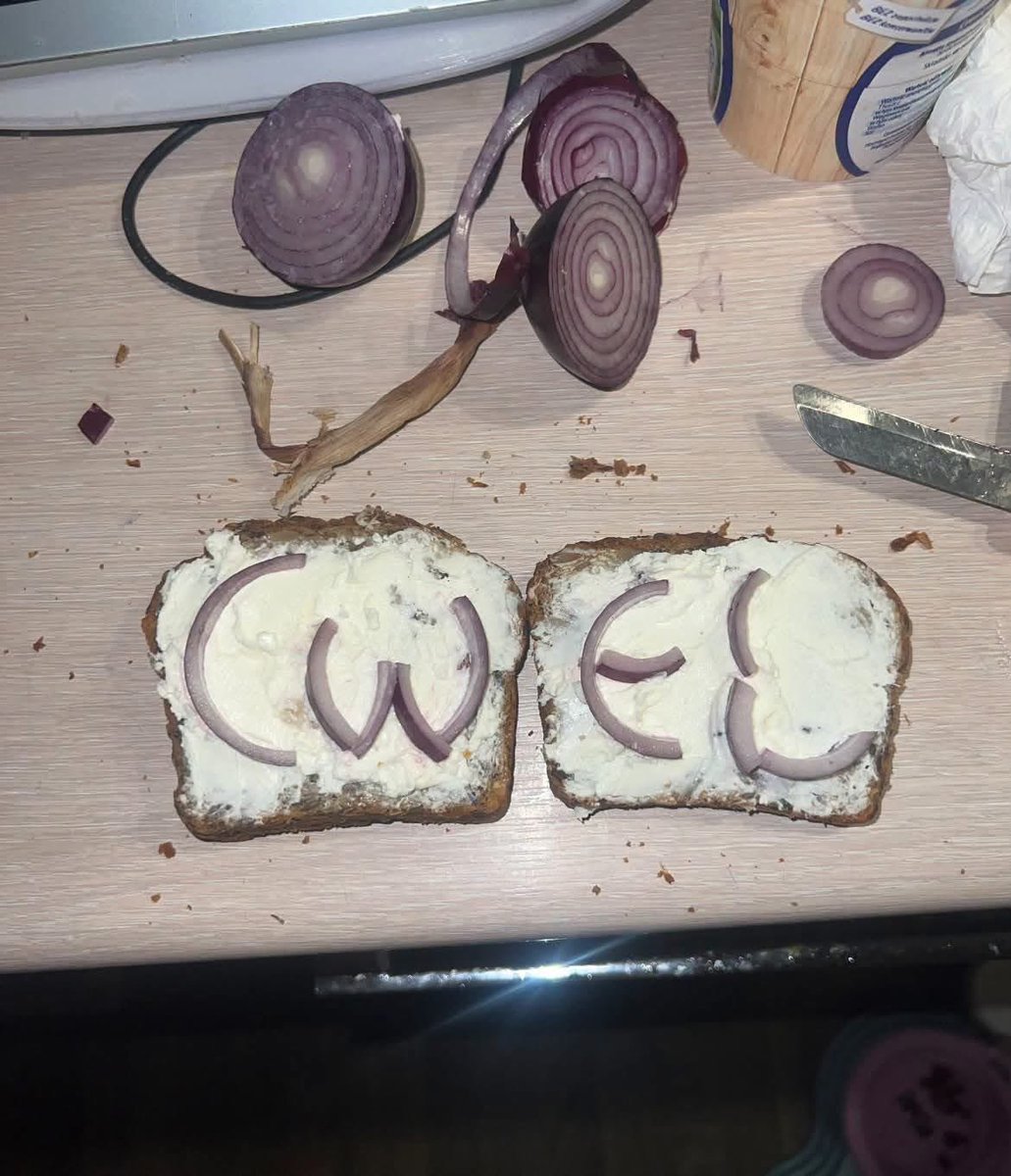 bedoesiarstwo's tweet photo. Zrobiłam mojemu chłopakowi kanapeczki do pracy ❣️ https://t.co/feVIyZwqpp