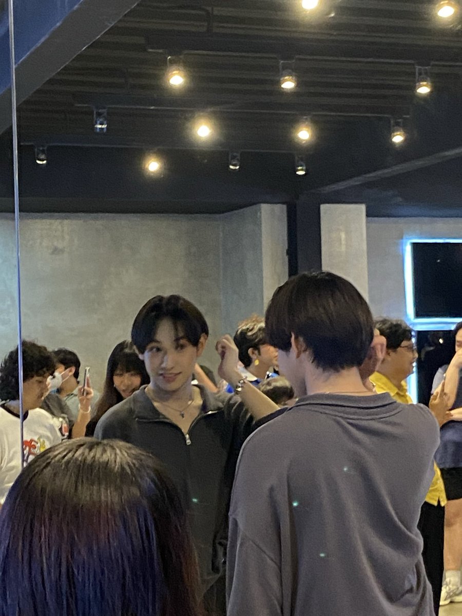 axl_holic's tweet photo. he’s so adorable🥹 https://t.co/rLVMg1qtPC