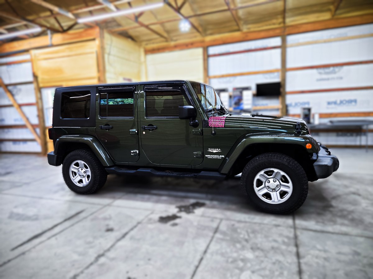 CarBeyondDriven's tweet photo. CBD tinted the two front side windows on this 2-door #Jeep Wrangler using quality #3M Obsidian 25 window film to match the 26% from the factory on the rear

#carbeyonddriven https://t.co/4otJptCd4p