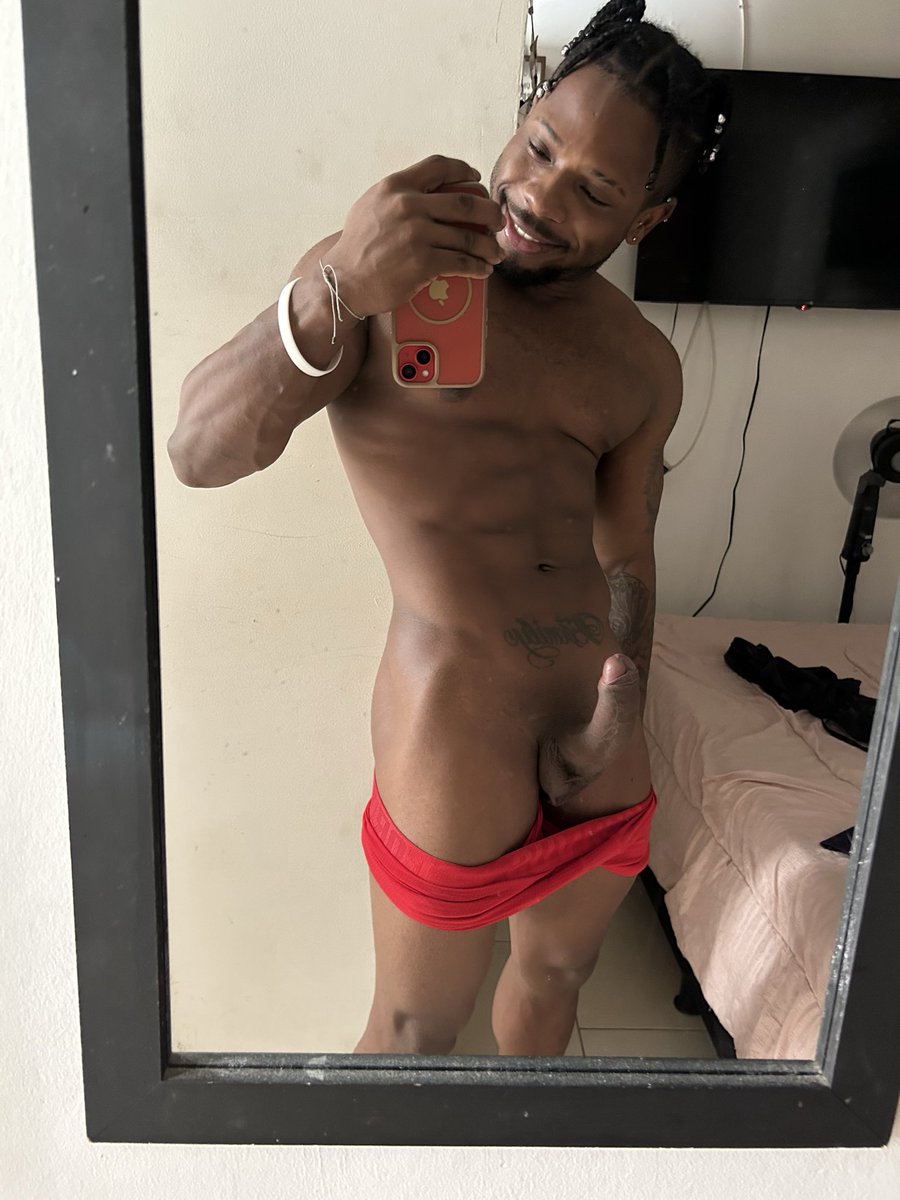 MarcosAguil2cl's tweet photo. Lunes de rojo ❤️ 🍆💸🦍🍫💰🔥🥵 https://t.co/SIaFyjmitU