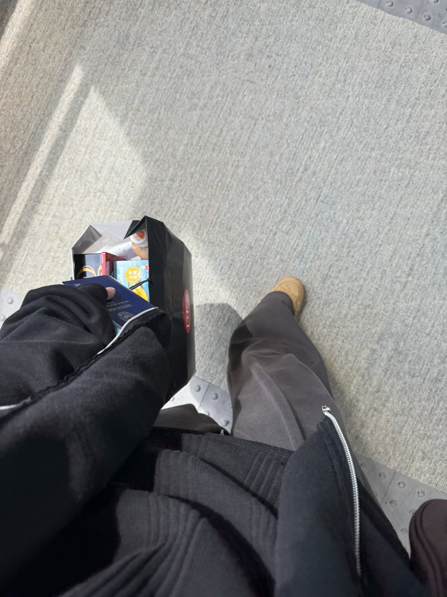 Nyamade_'s tweet photo. 동해번쩍 서해번쩍… https://t.co/YoZwnlKd2U