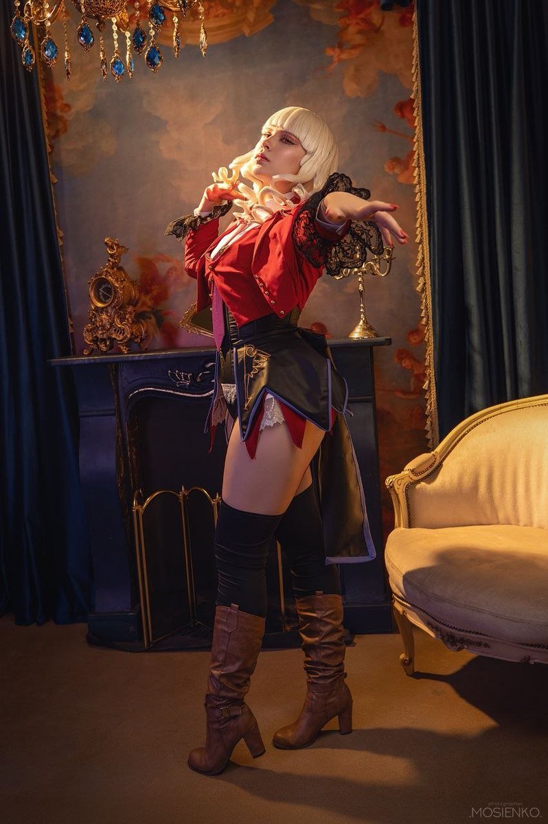 limbobimbo7's tweet photo. As always, I missed the hypetrane of Umineko day and most likely it won't take off, but a few of my cosplays on #Umineko

In general, I try to abstract myself from cosplay and develop as an artist, but why not https://t.co/RP3wkxrUks