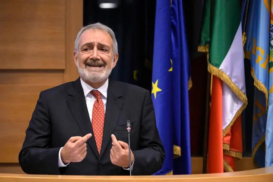 Frances99687883's tweet photo. #FdI commissiona la #comunicazione di #Rocca per rilanciare l’immagine appannata di #RegioneLazio. La super struttura strategica costerà 110mila euro l’anno. Ai vertici,#GianmarioMariniello,ex portavoce della ministra Calderone. Per il benessere dei cittadini laziali. https://t.co/8QX8SvDgIo
