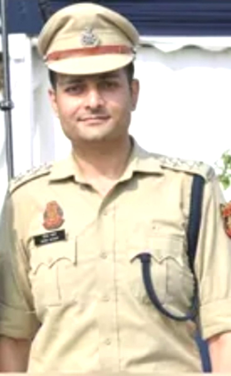 CommonBS786OM's tweet photo. He is Vivek Bhagat, ACP Delhi Police 

He was doing His duty at the Jantar Manter Protest on October 3

He Behaved Badly With A Female Journalist Name Rosy 

He Pressed her Breasts 
100 of Journalists Staged Protest against him 

Now He has been Promoted from 
ACP to DCP 

What A Master stroke of System 

We are currently Living in A Deep Era of Woman Safety 

Two Words for Him??