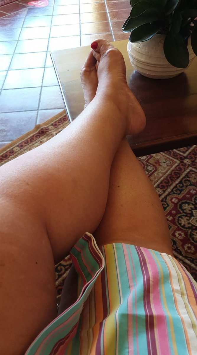 strong_04984's tweet photo. BBW granny with tasty feet 👅💦💦 https://t.co/kZ8oNYrKu4