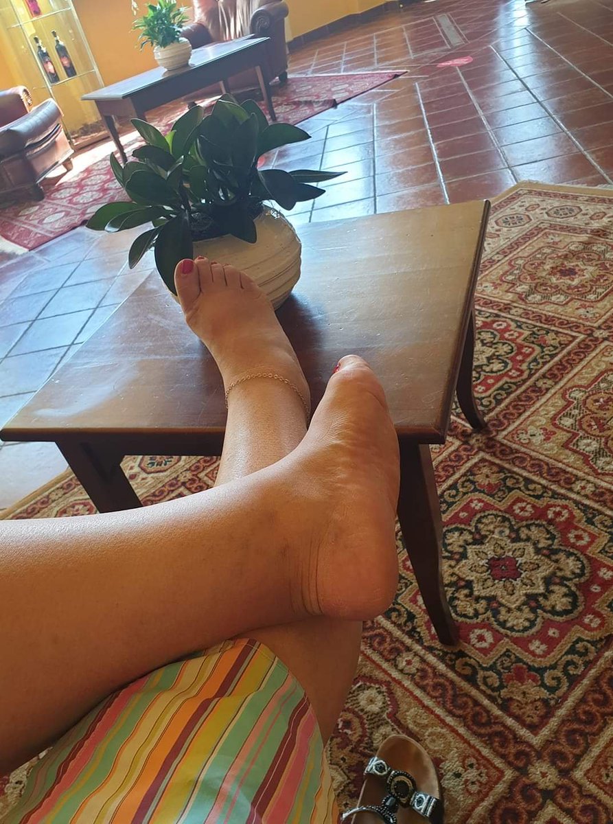 strong_04984's tweet photo. BBW granny with tasty feet 👅💦💦 https://t.co/kZ8oNYrKu4