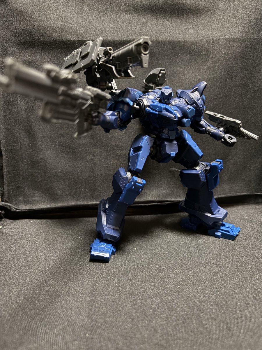 rikugaSecond's tweet photo. 30MMアーマードコア ロックスミス完成！今回はセンサーのみ部分塗装してパチ組み仕上げ。上半身のパーツが細かいの多かったけど、その分色分けが素晴らしい。元ネタのゲームは3で止まってるけど、やはりというか色々と進化してるなぁ…
#30mm
#プラモデルライフ https://t.co/a0DTAz152T
