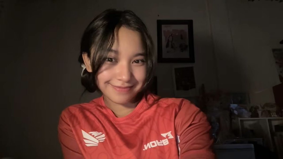N_IntanJKT48's tweet photo. PAP KEMENANGAN🇮🇩 #senINTAN https://t.co/fHeM2U1EtR