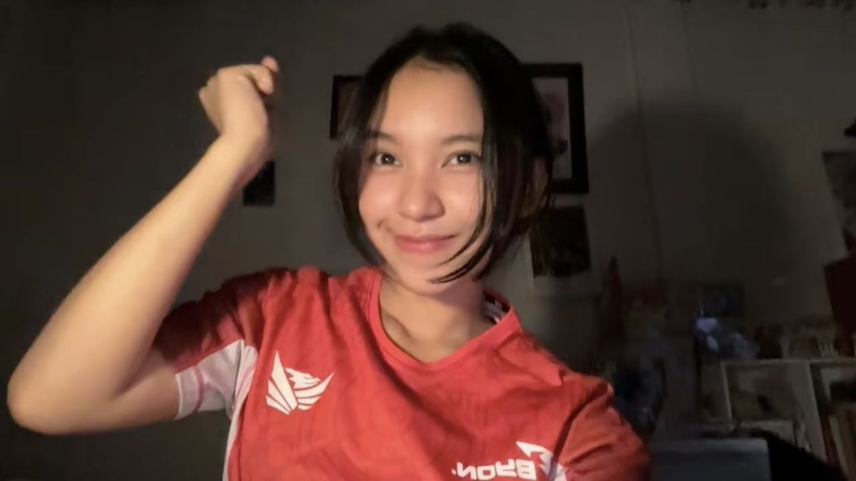 N_IntanJKT48's tweet photo. PAP KEMENANGAN🇮🇩 #senINTAN https://t.co/fHeM2U1EtR