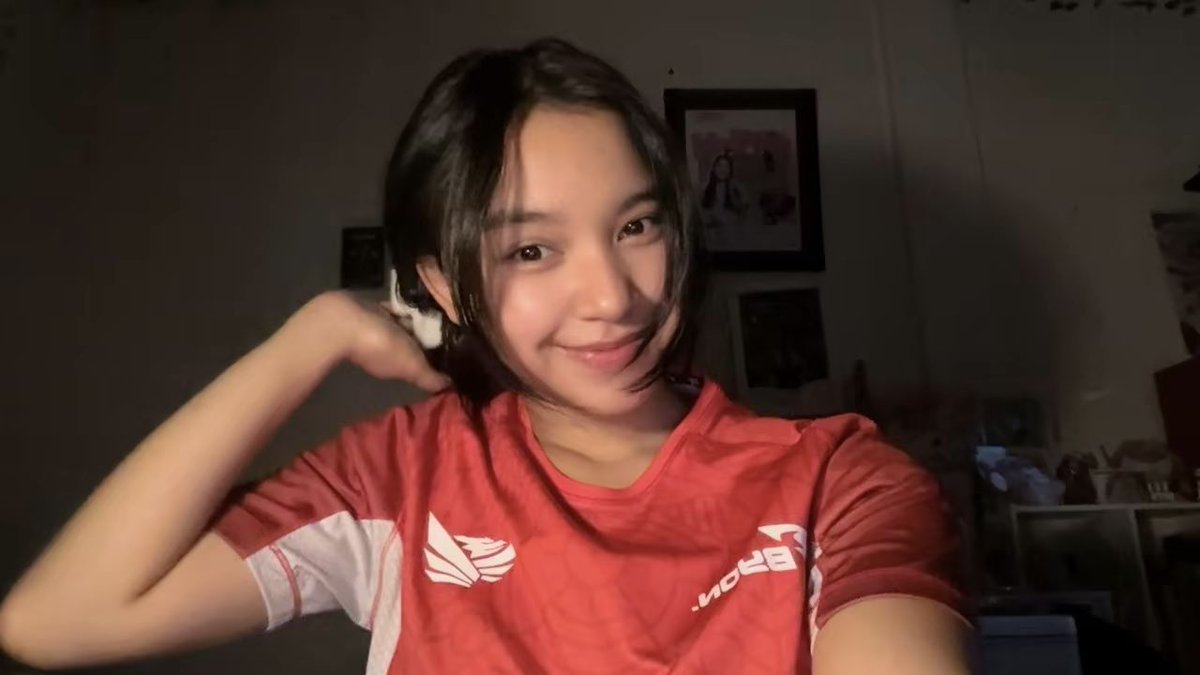 N_IntanJKT48's tweet photo. PAP KEMENANGAN🇮🇩 #senINTAN https://t.co/fHeM2U1EtR