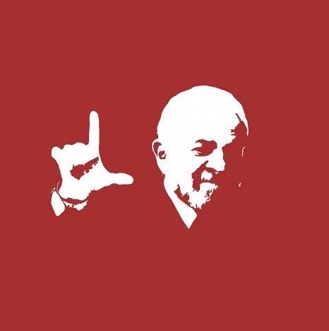 HALSEYBRSL's tweet photo. NÃO VAMOS PASSAR POR ISSO NOVAMENTE! Relembre o posicionamento de Halsey após Bolsonaro ser eleito em 2018: 

“Meu coração está se partindo pelos meus fãs brasileiros agora. Minhas mulheres. Minha comunidade LGBTQ+. Eu sei que vocês estão com medo. Este não é o Brasil amoroso que conhecemos. Estamos aqui por vocês. Fiquem fortes.

Nos meus shows no Brasil ao longo dos anos eu vi uma energia feroz, forte e orgulhosa dos meus fãs na comunidade LGBTQ+. Mantenham-se seguros, mas mantenham sua energia. Não deixem o medo comprometer quem vocês são. O mundo está ao lado de vocês.”