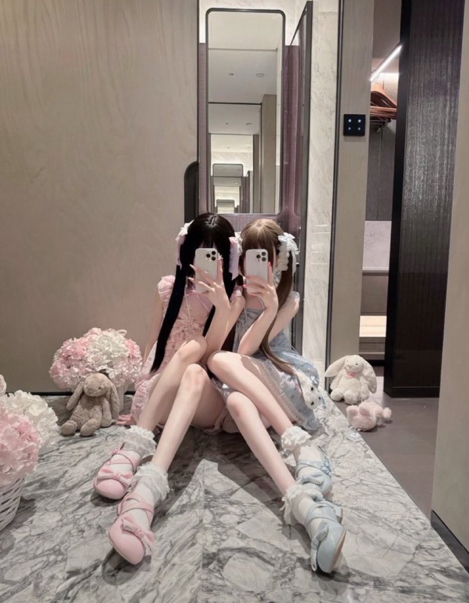 tamara76yn1's tweet photo. 新拍的照片！！！

有人想锐评一下我跟闺蜜的福嘛 🥹       

真心给福（人机不要来）   

真没有🚪  流言 1 我真的给呀 https://t.co/U0jCHYA0Kn