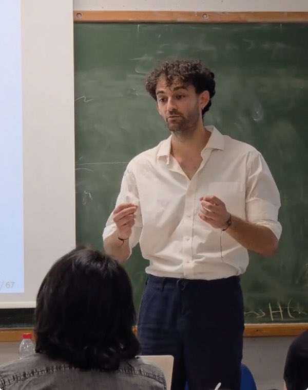 cafepedagogique's tweet photo. Les Républicains proposent de « tourner la page du collège unique », de développer l’autonomie des établissements, de rendre aux familles leur liberté de choix et de renforcer la sélection au nom du mérite. Décryptage par le chercheur Hugo Attali : https://t.co/qrTpjshUZF https://t.co/Tlp0VDOQhh