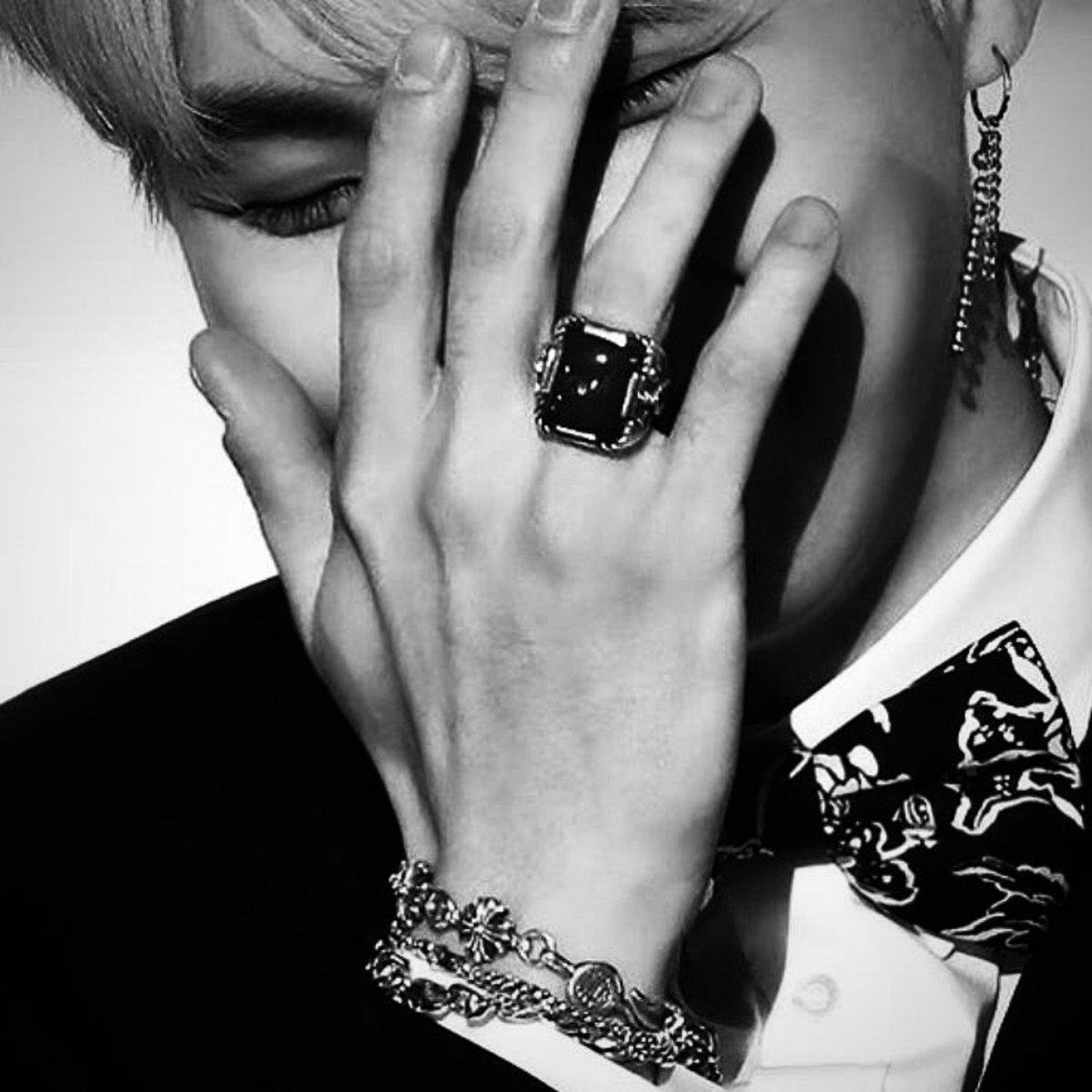min_byeol7's tweet photo. Hand of Midas https://t.co/5gmrcFwIuQ