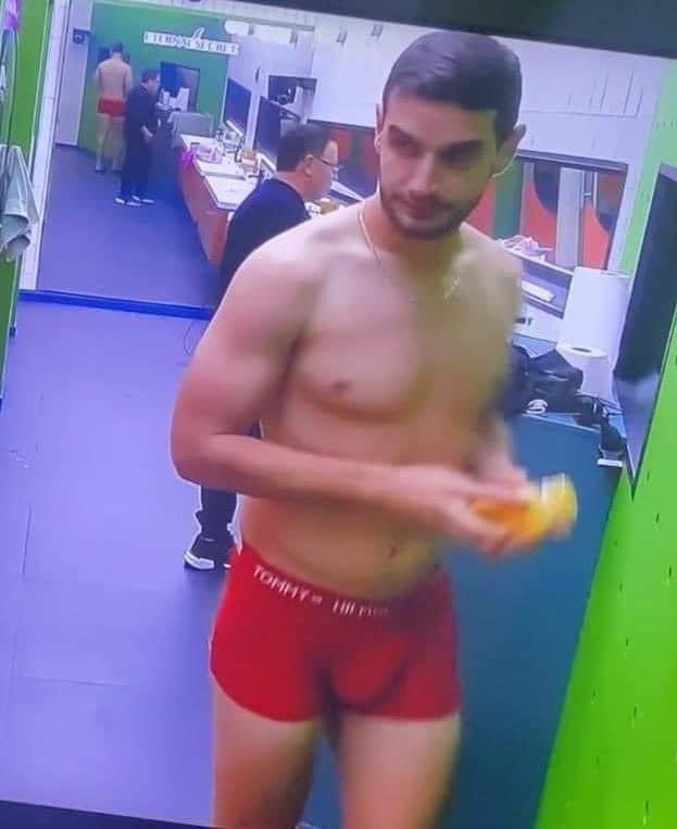 PornoMexnu's tweet photo. Adrián Marcelo es un vato pendejo, morboso, pervertido, exhibicionista, enseña su verga sin pena, se la pasa en chanclas todo el tiempo con sus patas apestosas, culo apestoso, esos boxers deben oler a pura mierda 😵‍💫🔥
#morboso #hot #fetiche #adrianmarcelo #morbo #porno #patas https://t.co/RkzE0BgoNW