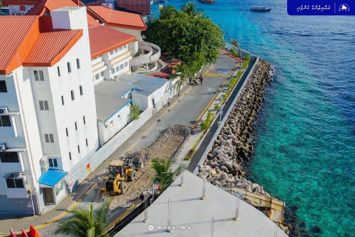 MTCCPlc's tweet photo. Phase 3 of the Boduthakurufaanu Magu Road Project is now underway. 

Works have begun with the removal of existing paving blocks, with sidewalk construction to follow this week

The development of improved road infrastructure will provide smoother and more convenient travel for residents of Malé City, while contributing to a better-connected and more accessible city. 

#TeamMTCC #GaumuBinaaKurumugaiMTCC #RayyithungeKunfuni