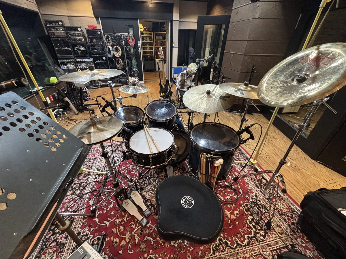 druuuuuuuums1's tweet photo. 初めてのスタジオにてレコーディングでした🥁
安定の皆さまと、とっても楽しい！ https://t.co/2wVVjnNbaL