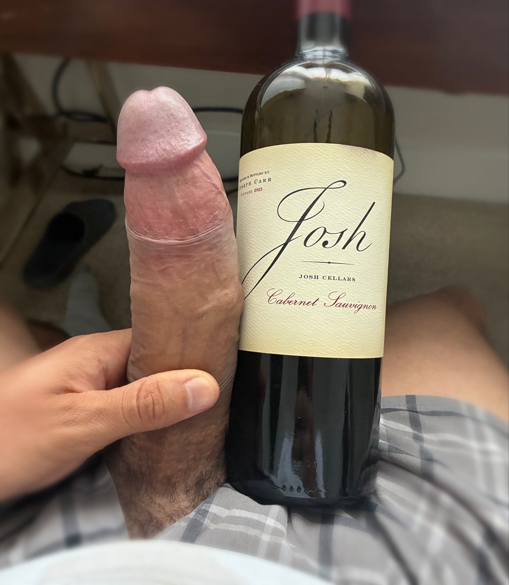 Lizardlagoon7's tweet photo. Who likes my big cock ? 
Dick flash https://t.co/Ebh63AxNPb
